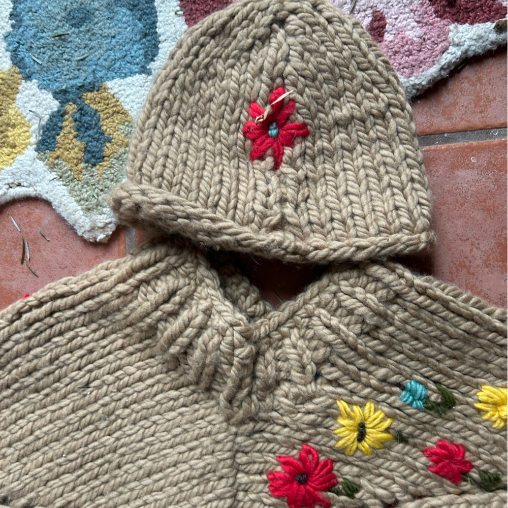 Handmade Knit Scarf and Hat Set with Floral Embroidery flowers - Picture 12 of 14